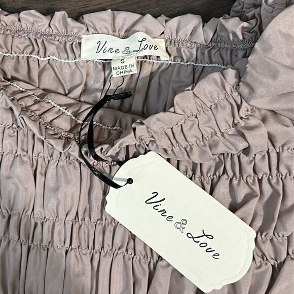 NWT Vine & Love Bubble Sleeve Smocked Top - Size Small - Picture 2 of 7